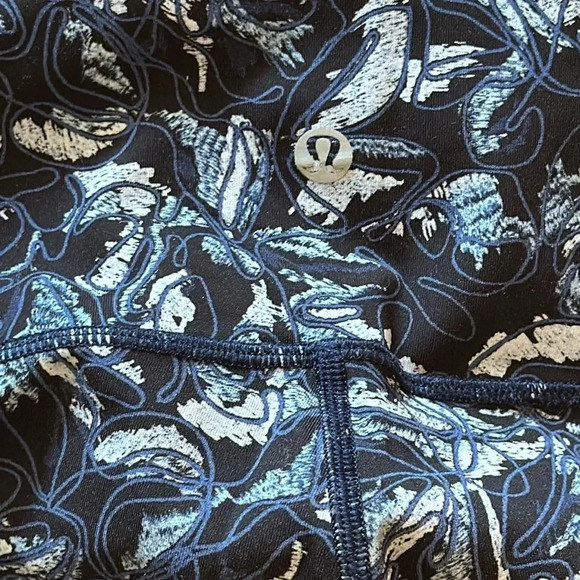 Lululemon sz 4 Wunder Under Hi-Rise Tight 28"
Embellished Multi great pre owned - Picture 6 of 11